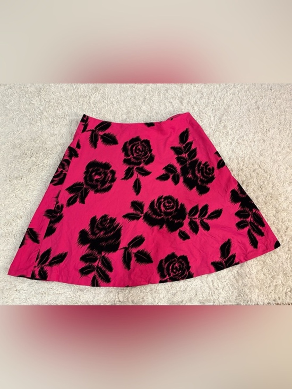TRINA TURK 6 vintage vibrant pink and black raised floral skirt